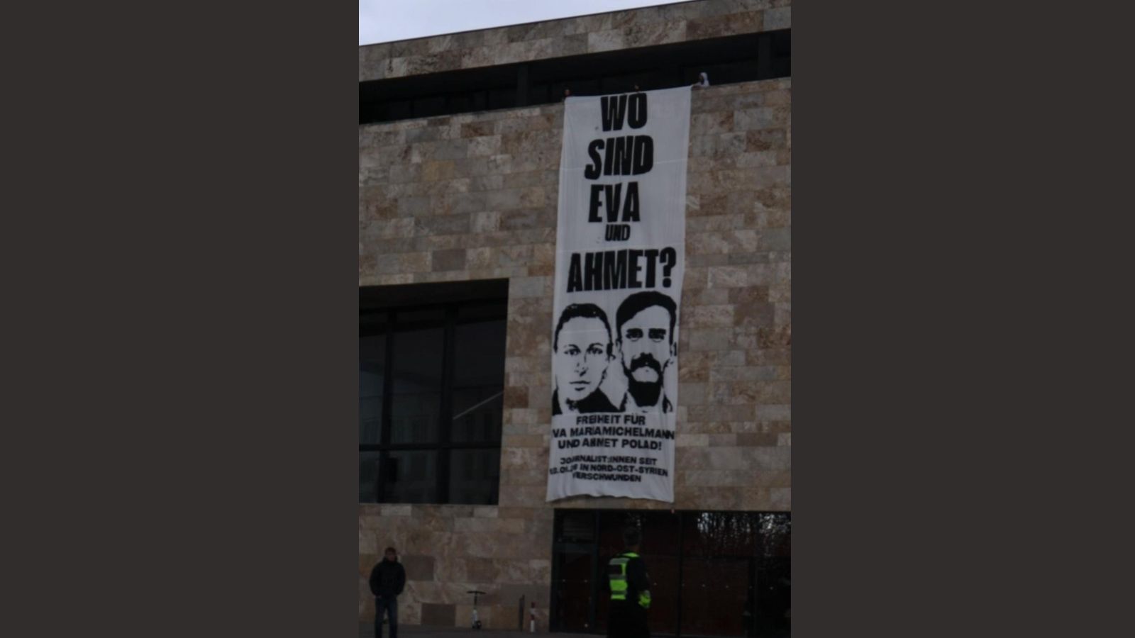 Goethe Üniversitesi'ne 'Eva ve Ahmet nerede?' pankart� as�ld�